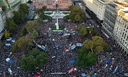 Se espera una masiva macha mientras se debaten los vetos de Javier Milei. Se espera una masiva macha mientras se debaten los vetos de Javier Milei.