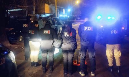 El hombre herido fue trasladado al HECA con una grave lesión en el cuello; la mujer también resultó herida. El hombre herido fue trasladado al HECA con una grave lesión en el cuello; la mujer también resultó herida.