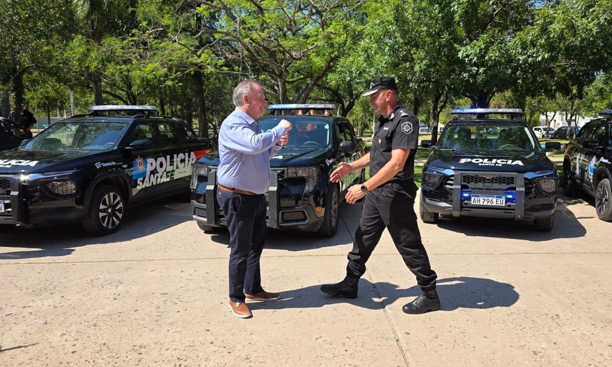 Entregaron 13 unidades policiales 0 km para el departamento San Crist&oacute;bal con una inversi&oacute;n provincial de $600 millones.