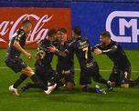 Colón enfrenta a Gimnasia y Esgrima de La Plata y Eduardo Domínguez planea hacer cambios con respecto a los once que jugaron frente a Vélez. Colón enfrenta a Gimnasia y Esgrima de La Plata y Eduardo Domínguez planea hacer cambios con respecto a los once que jugaron frente a Vélez.
