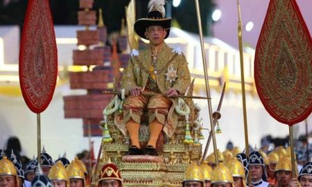 El rey de Tailandia realiza la cuarentena en Alemania junto a sus 20 esposas El rey de Tailandia realiza la cuarentena en Alemania junto a sus 20 esposas