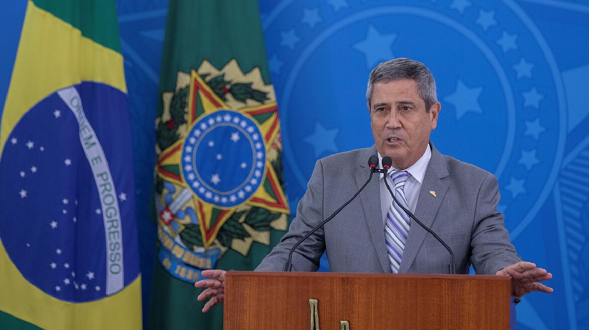 Braga Netto, uno de los principales nombres del generalato que acompa&ntilde;a al excapit&aacute;n Bolsonaro, es considerado por el mandatario como una persona que no tiene aspiraciones electorales que pueda socavarle poder.