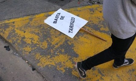 hubo manifestacion contra los tarifazos pese a la ausencia de macri hubo manifestacion contra los tarifazos pese a la ausencia de macri
