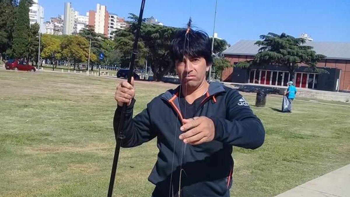 Mario Antonio Esquivel, 49 años, murió tras ser embestido por un auto que circulaba a gran velocidad. Mario Antonio Esquivel, 49 años, murió tras ser embestido por un auto que circulaba a gran velocidad.