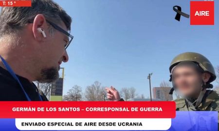 El enviado especial de AIRE, Germán de los Santos, fue sorprendido por siete militares ucranianos este viernes mientras realizaba su primera salida al aire. El enviado especial de AIRE, Germán de los Santos, fue sorprendido por siete militares ucranianos este viernes mientras realizaba su primera salida al aire.