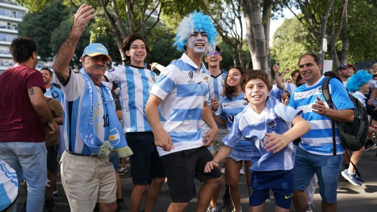 Todo el colorido de los argentinos en el Mundial de Rugby con una gran cobertura de AIRE.