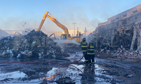 En relación con las causas que originaron el incendio podría tratarse de un problema eléctrico, aunque esto se determinará una vez que finalicen las pericias. En relación con las causas que originaron el incendio podría tratarse de un problema eléctrico, aunque esto se determinará una vez que finalicen las pericias.