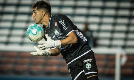 El Club Atlético Unión hizo oficial el arribo de Santiago Mele, proiveniente de Plaza Colonia de Uruguay. El arquero fue uno de los pedidos por Gustavo Munúa. El Club Atlético Unión hizo oficial el arribo de Santiago Mele, proiveniente de Plaza Colonia de Uruguay. El arquero fue uno de los pedidos por Gustavo Munúa.