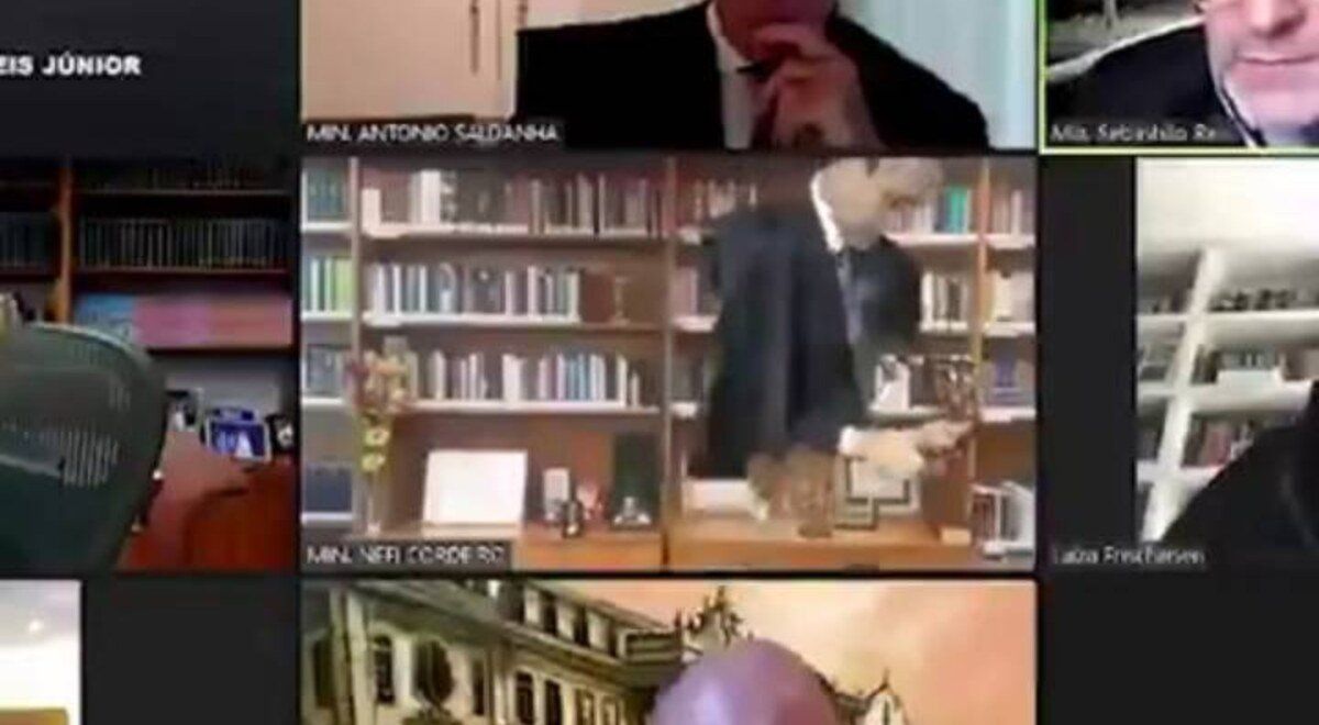 Un juez apareció en calzoncillos en medio de una sesión virtual