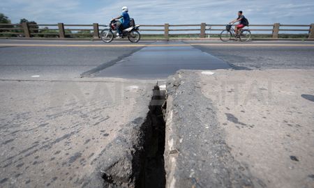 Los intendentes de Santa Fe y Santo Tomé, junto a funcionarios de la provincia, exigieron a Vialidad Nacional la reparación urgente del Puente Carretero. Los intendentes de Santa Fe y Santo Tomé, junto a funcionarios de la provincia, exigieron a Vialidad Nacional la reparación urgente del Puente Carretero.