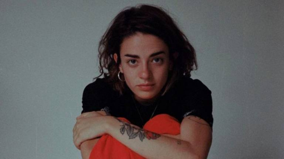 Zoe Gotusso es una cantante y compositora argentina. Tuvo reconocimiento como parte del dúo Salvapantallas y luego como solista, lanzando su álbum debut Mi Primer Día Triste en 2020.