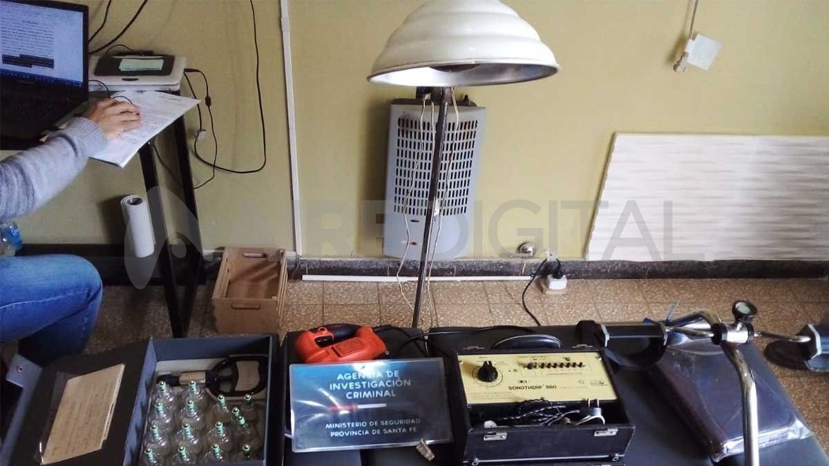 Los efectivos de la Agencia de Investigación Criminal allanaron el consultorio trucho en la ciudad de San Carlos Centro.