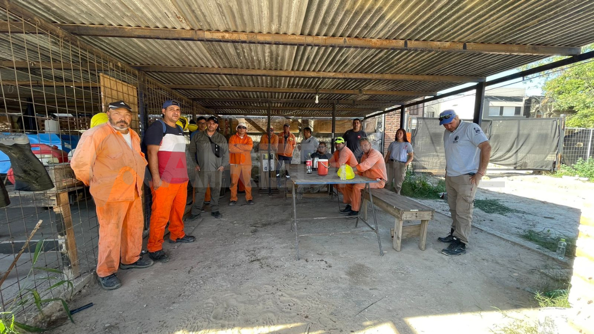 Despidieron a 37 de los 27 empleados de la obra de ampliación de la planta potabilizadora de ASSA. Despidieron a 37 de los 27 empleados de la obra de ampliación de la planta potabilizadora de ASSA.