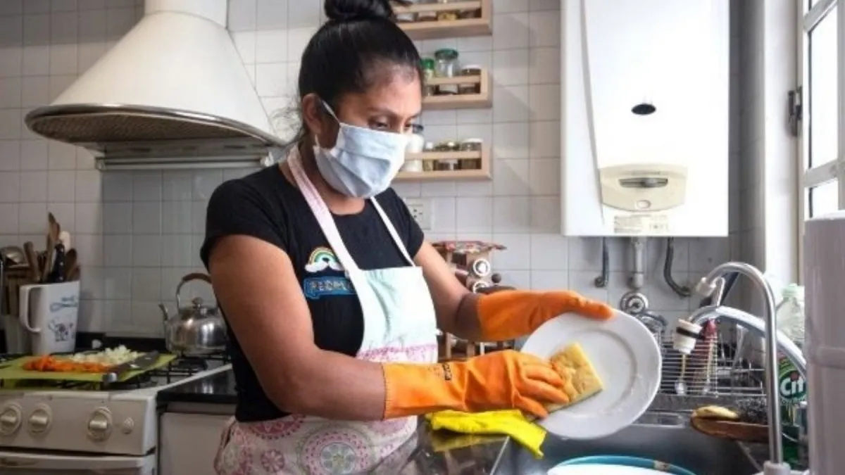 En enero 2024, una empleada doméstica percibe $1.416,5 por hora y $173.758 mensuales. En enero 2024, una empleada doméstica percibe $1.416,5 por hora y $173.758 mensuales.