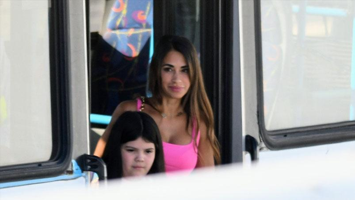 Antonela Roccuzzo y la familia de Messi llegaron a Rosario.