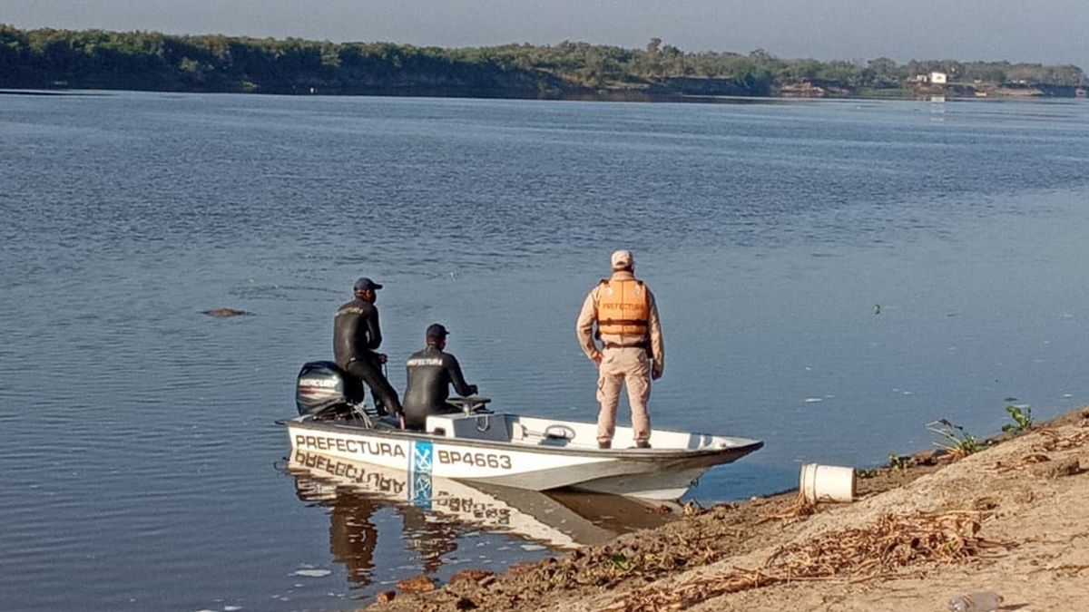 Buzos tácticos y prefectos participaron del procedimiento.