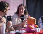 Luisina Fertonani, una de las nutricionistas encargadas de la alimentación de los deportistas, visitó Santa Siesta de AIRE durante la transmisión especial desde el FanFest.