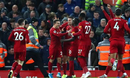 liverpool goleo a everton y sigue firme en la premier