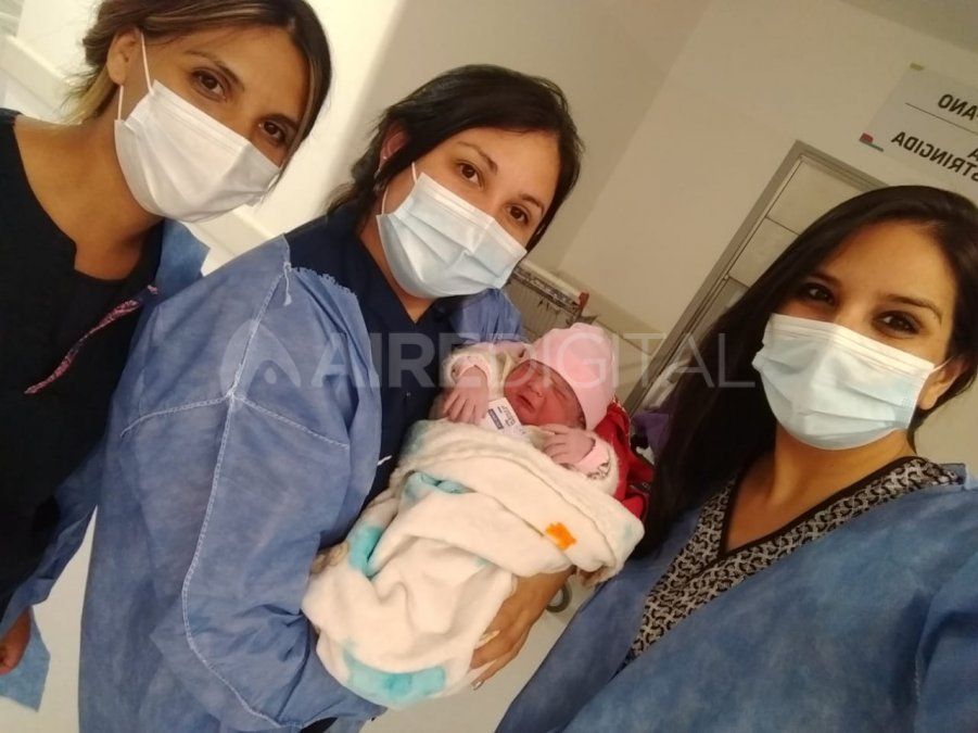 Giuliana nació unos minutos después de las 2 en el Hospital Iturraspe.