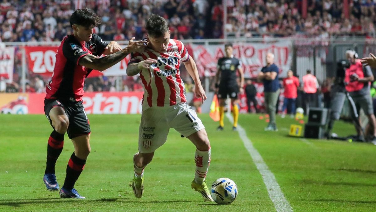 Unión perdió 3 a 2 ante Newells en Santa Fe.