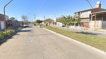 Robaron una casa en Nueva Pompeya y los descubrieron caminando por la calle con el botín