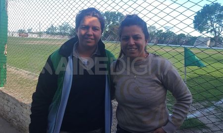 Florencia y Belén Scándalo, son jugadoras del club San Cristóbal y este fin de semana ascendieron a la Primera División de la Liga Santafesina tras consagrarse campeonas de los torneos apertura y clausura. Florencia y Belén Scándalo, son jugadoras del club San Cristóbal y este fin de semana ascendieron a la Primera División de la Liga Santafesina tras consagrarse campeonas de los torneos apertura y clausura.