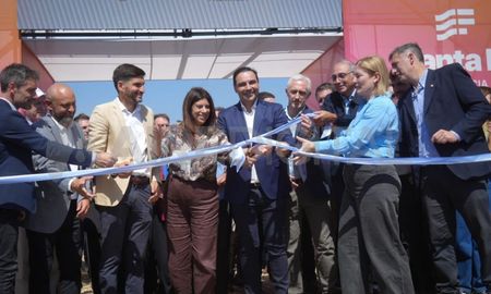 Así fue el corte de cintas que dejó inaugurado el stand de Santa Fe en Expoagro. Así fue el corte de cintas que dejó inaugurado el stand de Santa Fe en Expoagro.