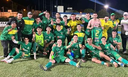 Atlético Tostado dio un gran paso para quedarse con el título anual. Foto: Instagram CAT. Atlético Tostado dio un gran paso para quedarse con el título anual. Foto: Instagram CAT.