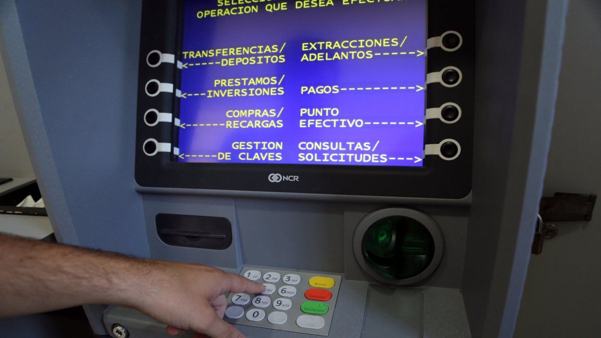 El Gobierno de la provincia de Santa Fe confirmó que el lunes 3 de enero comienza el cronograma de pago de sueldos y jubilaciones para el mes de diciembre.