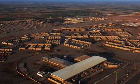 La base militar estadounidense se encuentra a 80 kilómetros de la capital de Irak. La base militar estadounidense se encuentra a 80 kilómetros de la capital de Irak.