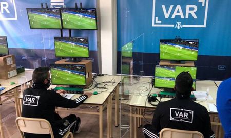 Federico Beligoy confirmó este jueves que a partir de la octava fecha de la Copa de la Liga se comenzará a implementar la tecnología VAR para el fútbol de Primera División. Federico Beligoy confirmó este jueves que a partir de la octava fecha de la Copa de la Liga se comenzará a implementar la tecnología VAR para el fútbol de Primera División.