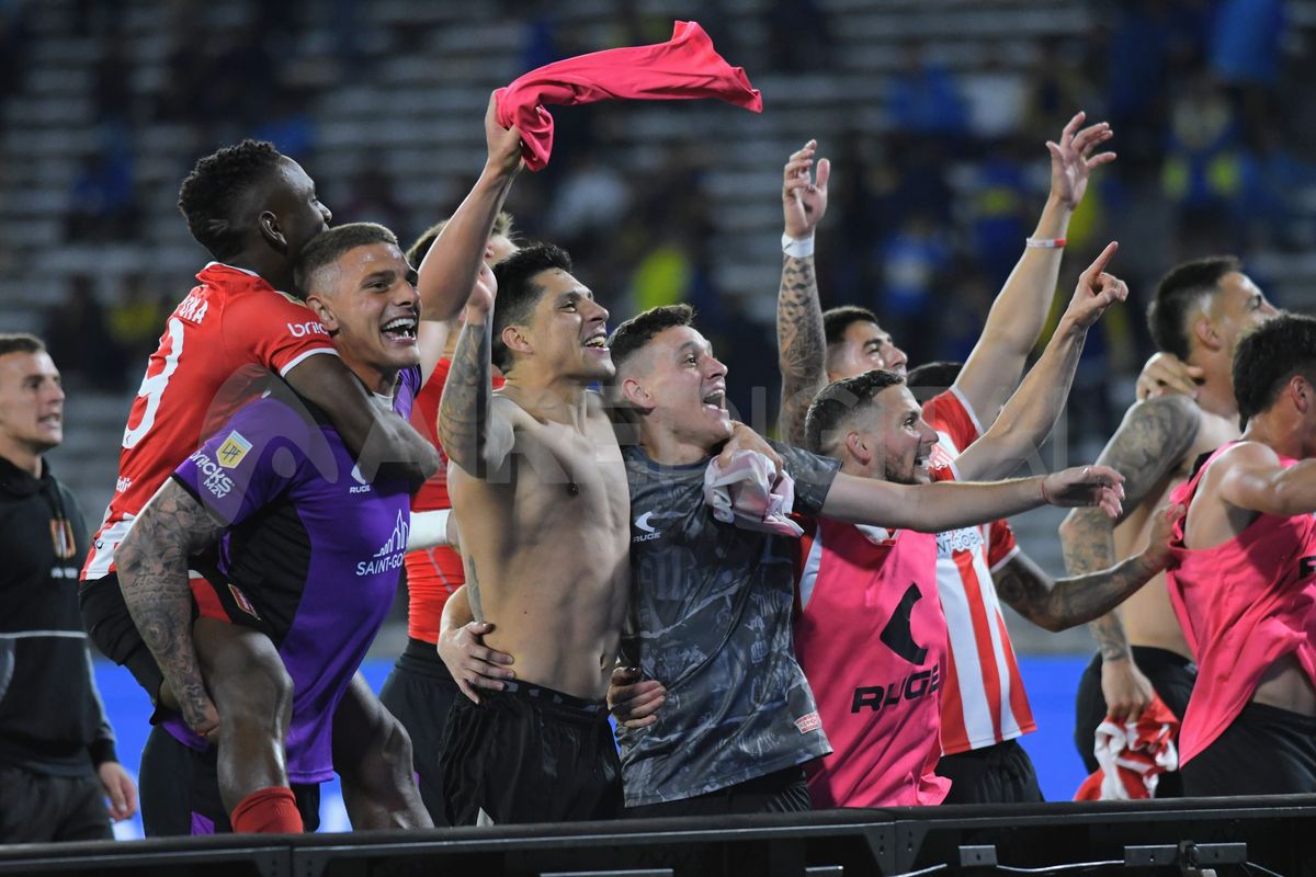Los festejos de Estudiantes tras la clasificación a la final de la Copa de la Liga.
