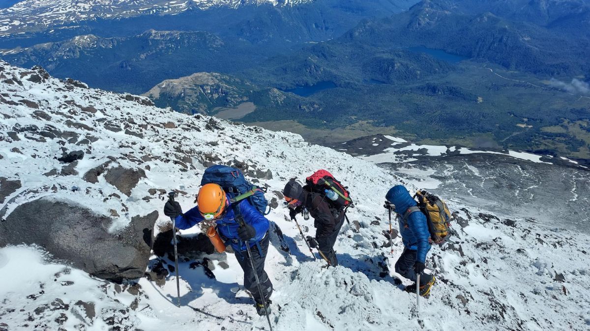 El clima cambiante convierte cada tramo del ascenso en un desafío físico y mental. El clima cambiante convierte cada tramo del ascenso en un desafío físico y mental.