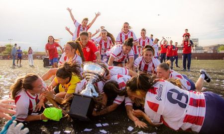 Unión debuta ante Gimnasia este domingo a las 11 por la primera división del fútbol femenino en lo que será un hecho histórico para la ciudad. Unión debuta ante Gimnasia este domingo a las 11 por la primera división del fútbol femenino en lo que será un hecho histórico para la ciudad.