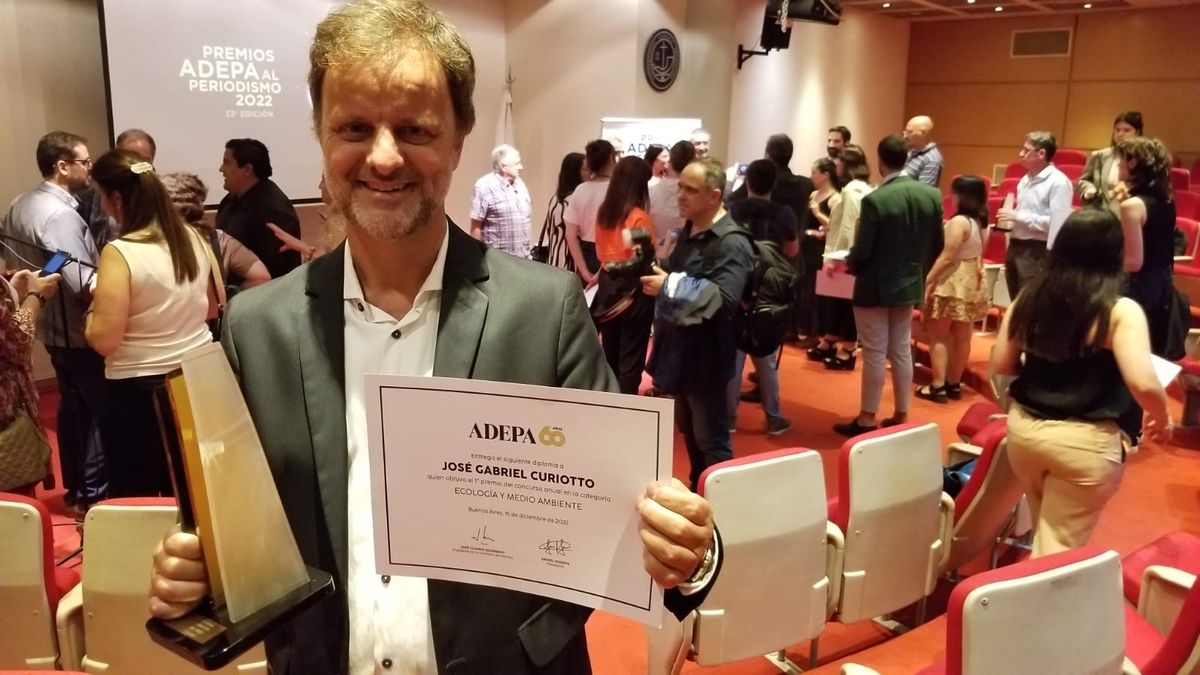 El año pasado, periodista de AIRE, José Curiotto, ganó el primer premio de Adepa en la categoría Ecología y Medio Ambiente. El año pasado, periodista de AIRE, José Curiotto, ganó el primer premio de Adepa en la categoría Ecología y Medio Ambiente.