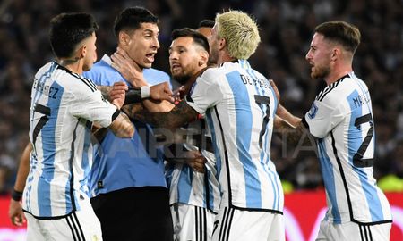 Rodrigo De Paul le respondió con altura a Ugarte tras el zarpado gesto en pleno partido. Rodrigo De Paul le respondió con altura a Ugarte tras el zarpado gesto en pleno partido.