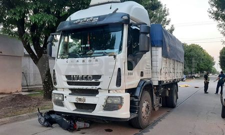 Un joven de 18 años falleció tras chocar en su moto contra un camión en Malabrigo. Un joven de 18 años falleció tras chocar en su moto contra un camión en Malabrigo.