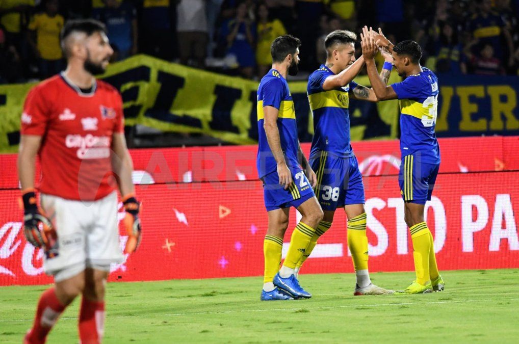 Luis Vázquez marcó un gol y también le mete presión a Sebastián Battaglia para ganarse un lugar en el equipo titular.