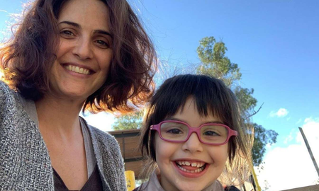 Julieta Díaz está súper emocionada por el progreso de su hija Elena, quien tiene parálisis cerebral. Julieta Díaz está súper emocionada por el progreso de su hija Elena, quien tiene parálisis cerebral.