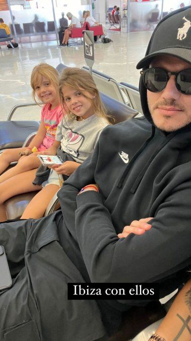 Wanda Nara se cortó de la selfie que se sacó con Mauro Icardi y sus nenas.