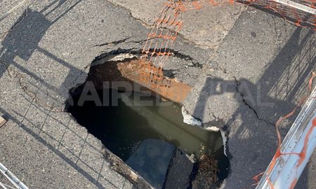 El socavón apareció en la esquina de Alberdi y Luciano Molina, de barrio Candioti Norte. El socavón apareció en la esquina de Alberdi y Luciano Molina, de barrio Candioti Norte.