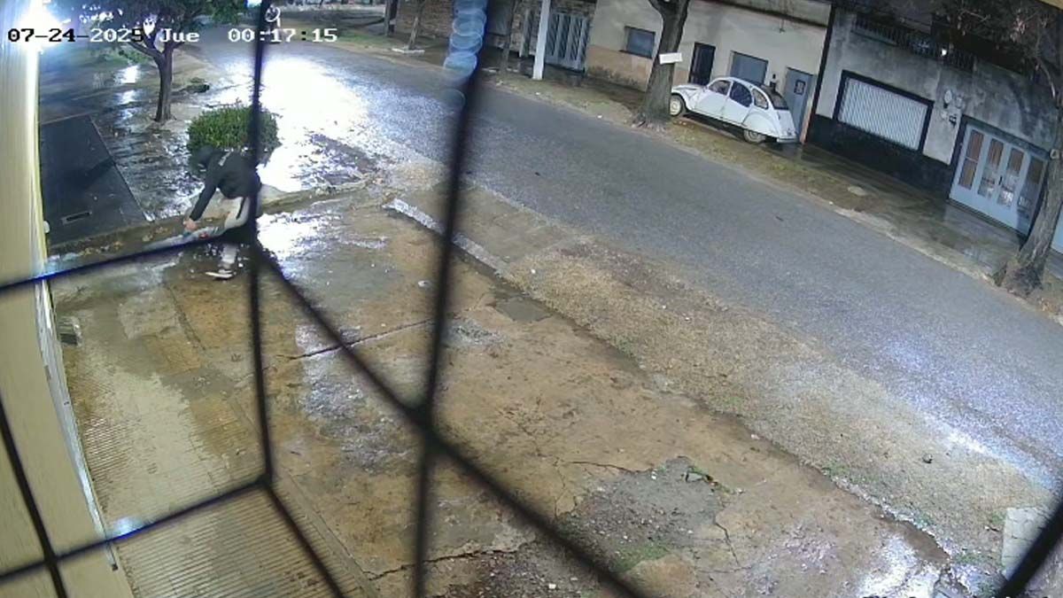 El dueño del local sofocó el foco ígneo en su local ubicado en Centeno 3860