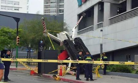 El hecho ocurrió mientras pasaba por la puerta de un shopping de la capital uruguaya. El hecho ocurrió mientras pasaba por la puerta de un shopping de la capital uruguaya.