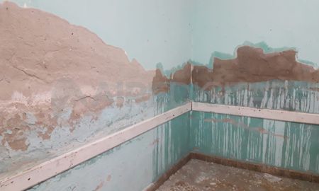 La comunidad educativa se puso al hombro las tareas de recuperación del edificio escolar. La comunidad educativa se puso al hombro las tareas de recuperación del edificio escolar.