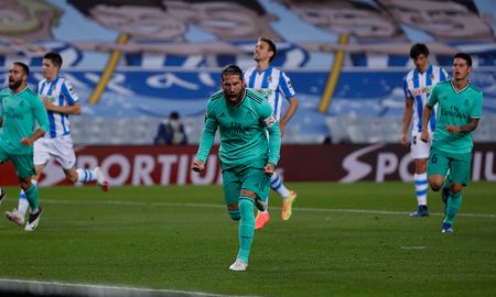 Sergio Ramos grita su gol de penal, el primero de los dos con el que Real Madrid venció 2-1 a la Real Sociedad. Sergio Ramos grita su gol de penal, el primero de los dos con el que Real Madrid venció 2-1 a la Real Sociedad.