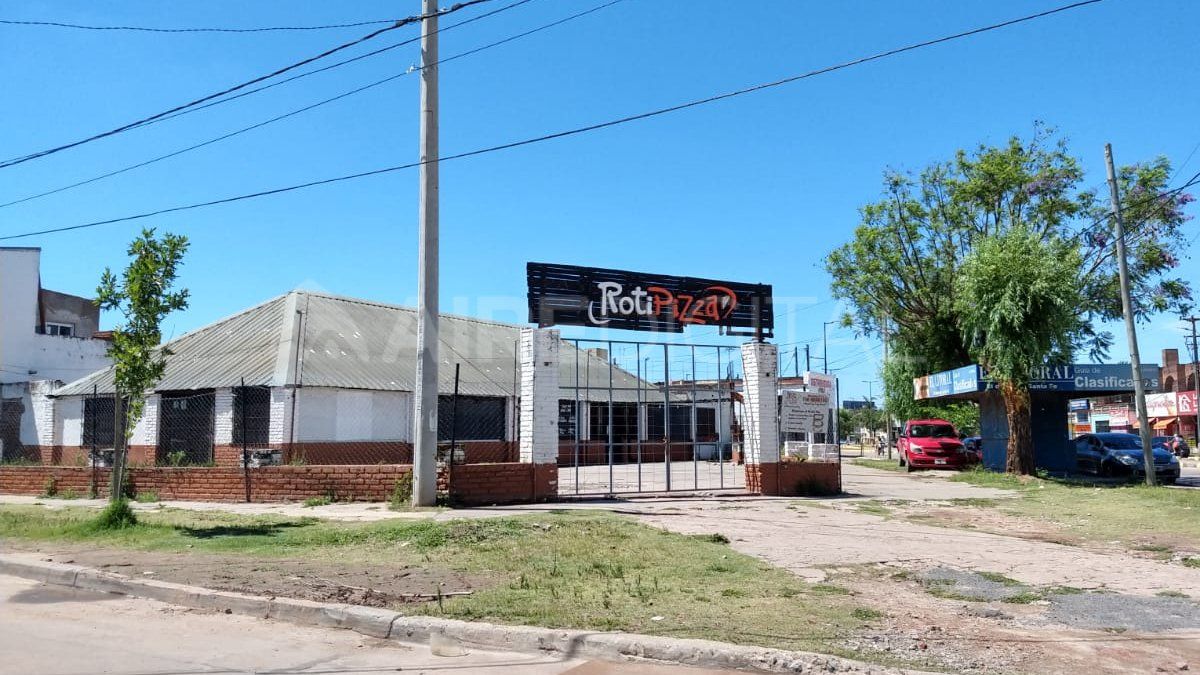 Robaron en el local de comidas Roti Pizza ubicado en Blas Parera y Don Guanella.