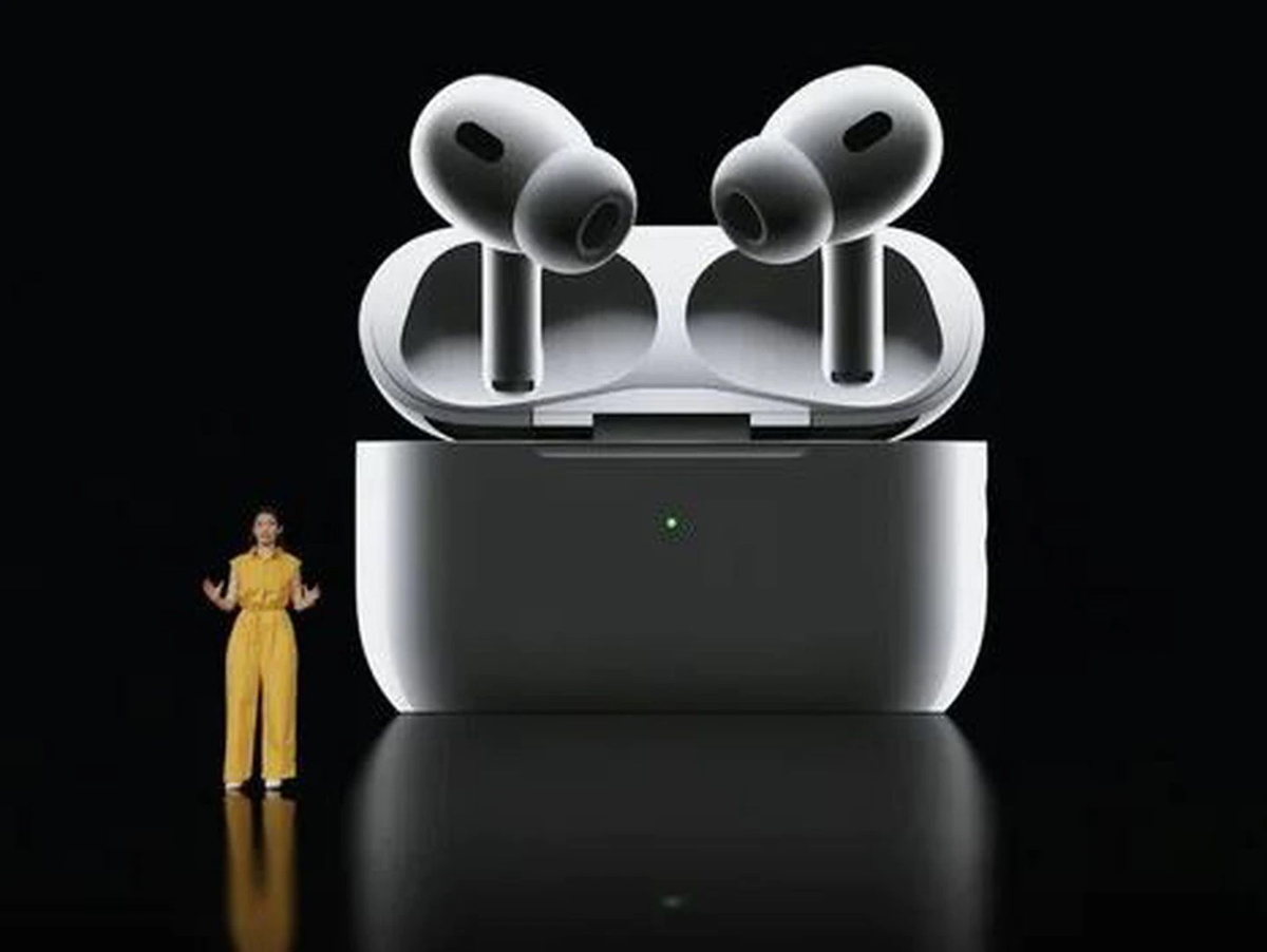 Los flamantes AirPods Pro cuentan con un nuevo parlante de baja distorsión y modos personalizados de audio.