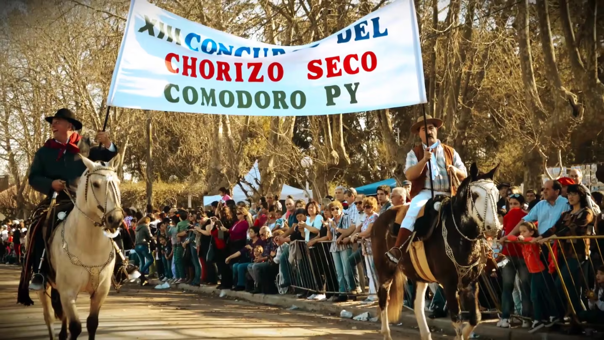 Escapada a Cómodoro Py, una pequeña localidad con la Fiesta del Chorizo Seco. Escapada a Cómodoro Py, una pequeña localidad con la Fiesta del Chorizo Seco.