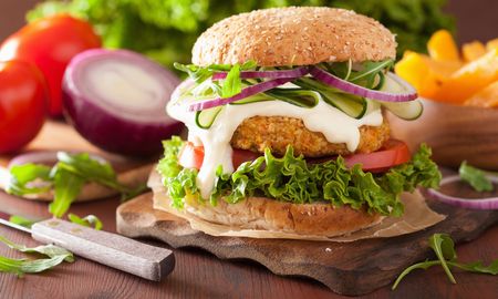 Hamburguesas de avena saludables para el almuerzo. Hamburguesas de avena saludables para el almuerzo.