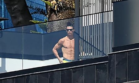Cristiano Ronaldo en cuarentena lejos de Italia. Cristiano Ronaldo en cuarentena lejos de Italia.
